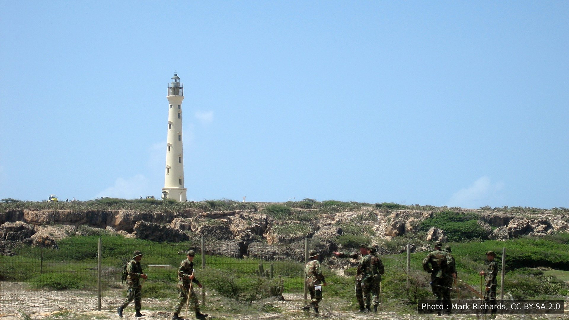 Une équipe de recherche près du phare California, à Aruba, en 2005