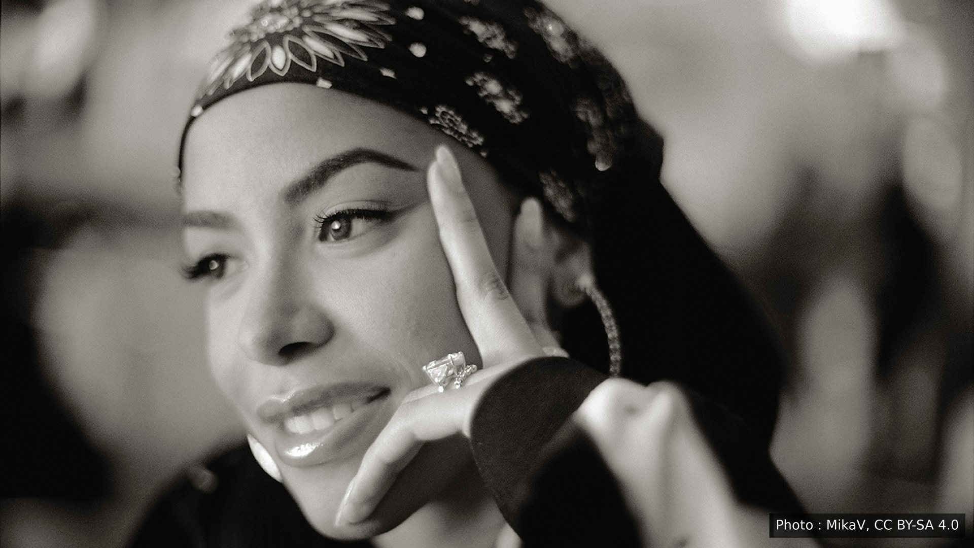Aaliyah souriante à Berlin, en 2000