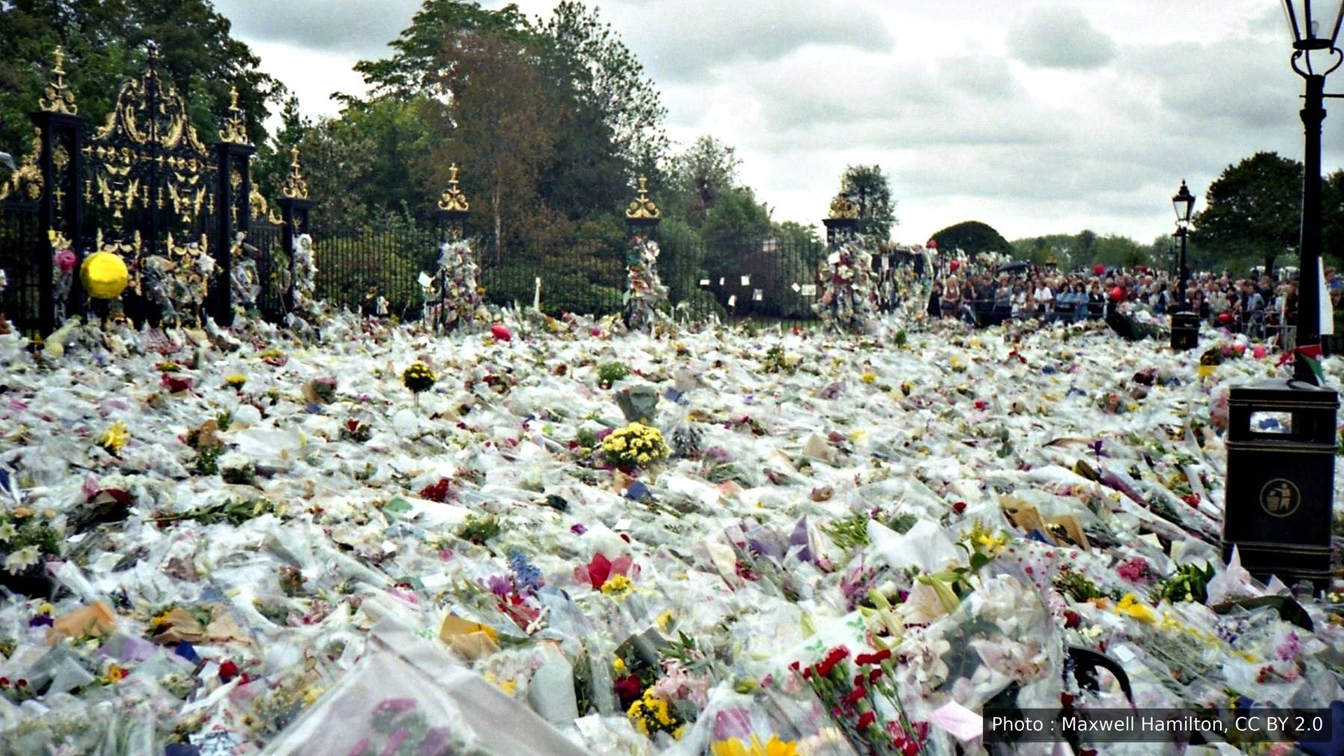 La mer de fleurs devant le palais de Kensington, en 1997