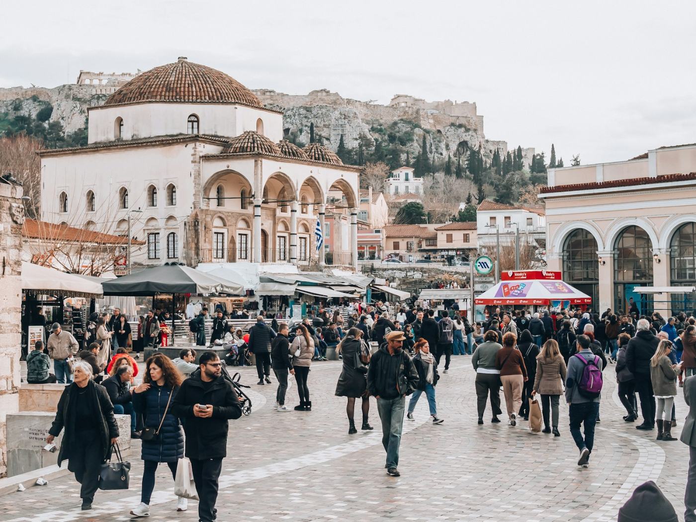 La place Monastiraki, en pleine effervescence sous l'Acropole