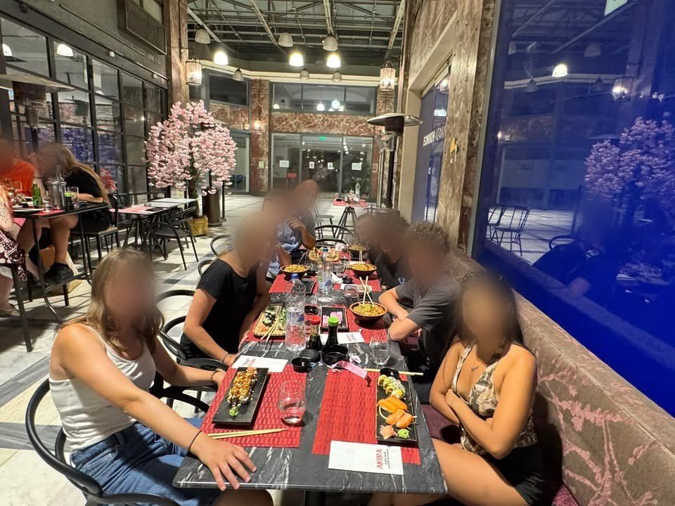 Une soirée sushis tous ensemble à Athènes