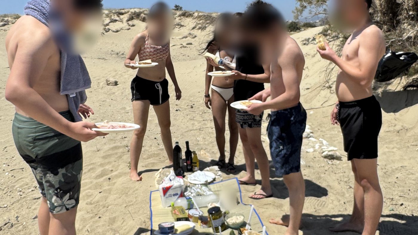 Pique-nique sur la plage, à Naxos