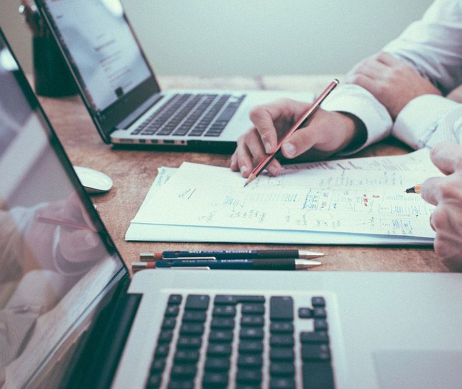 Ordinateurs portables et notes : au travail
